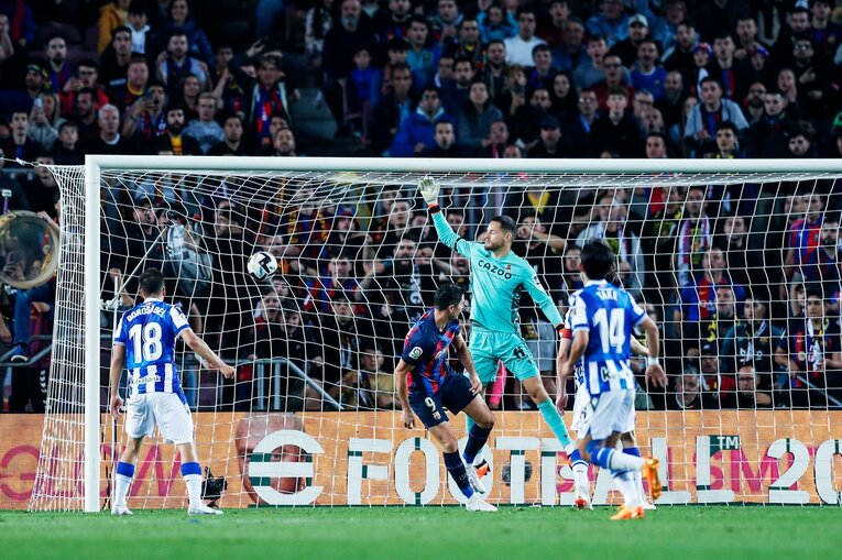 今季9点目！ 久保建英が凄まじい「バルサ撃破ドリブル、ブスケッツ退団・優勝セレモニーが同時に」カメラマンが見た“美しいカンプノウの夜”(67)