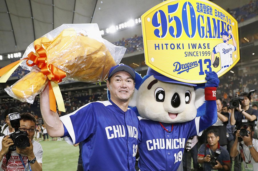 岩瀬仁紀が歩んだ苦難の950登板。見栄とも娯楽とも無縁の野球人生。<Number Web> photograph by Kyodo News
