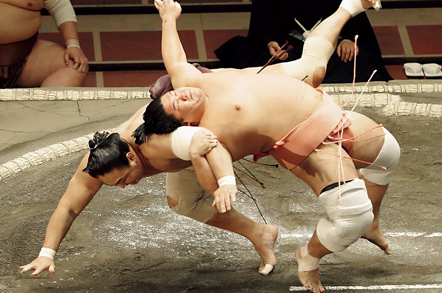 業師・宇良の包帯姿で考えた休場の意味と「公傷制度」の復活 力士会から要望はあったが…<Number Web> photograph by KYODO