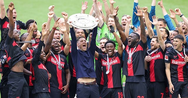 51戦無敗で最強バイエルンの12連覇を阻止、日本代表選手も脱帽