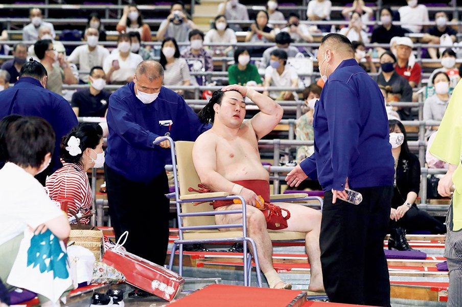 「脳震とうを起こしているため」炎鵬は不戦敗に怪訝な表情も…〈新規則〉は相撲界の“不幸な事故”を防げるか?<Number Web> photograph by KYODO