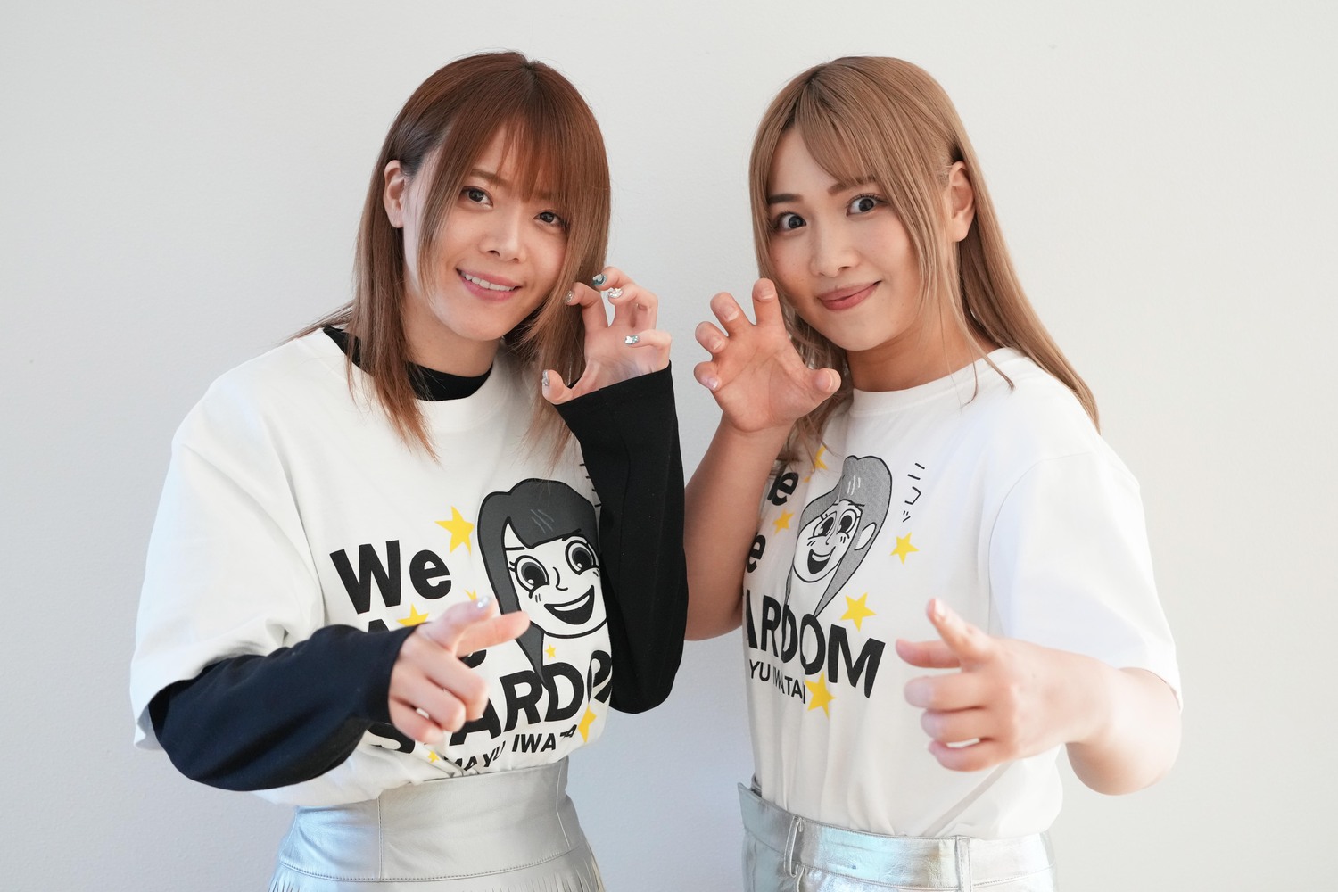 岩谷麻優と、映画で岩谷を演じた女優の平井杏奈　©Essei Hara