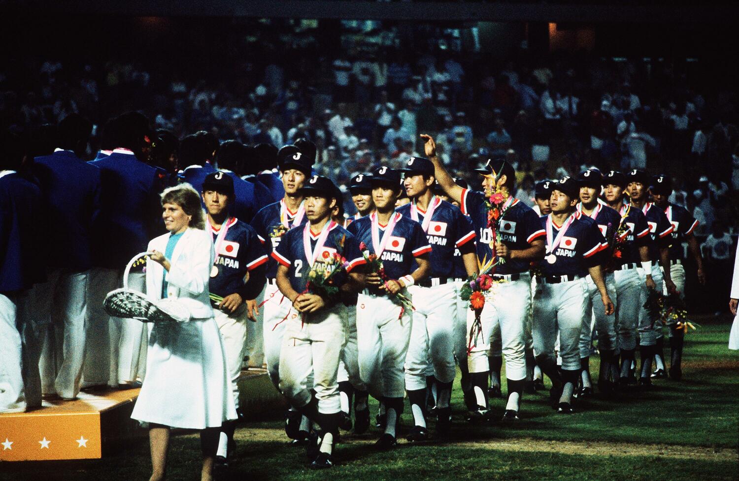 ロサンゼルス五輪で金メダルを獲得した日本代表　©JIJI PRESS