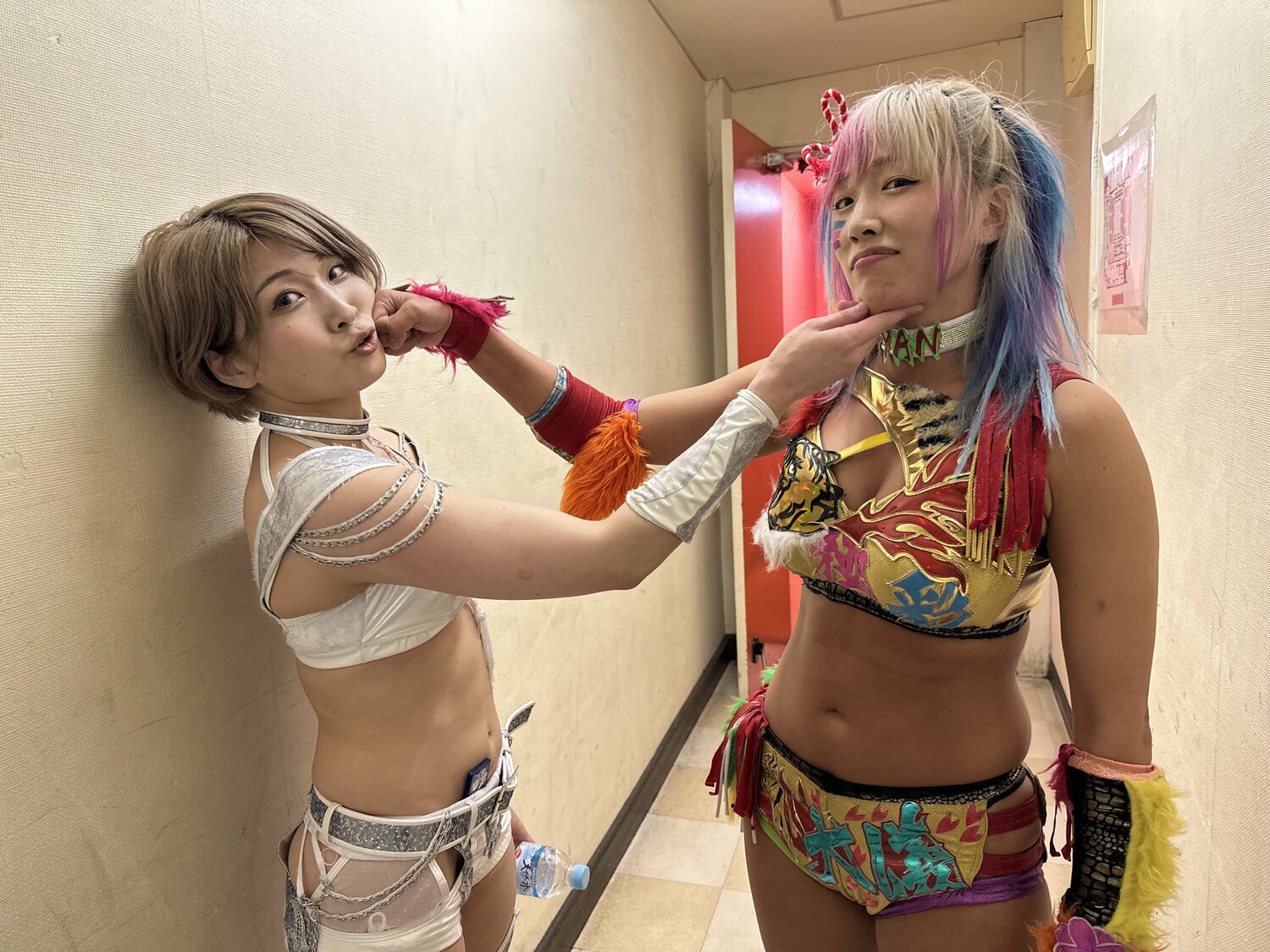 タッグを組んだウナギ・サヤカと安納サオリ　©Norihiro Hashimoto