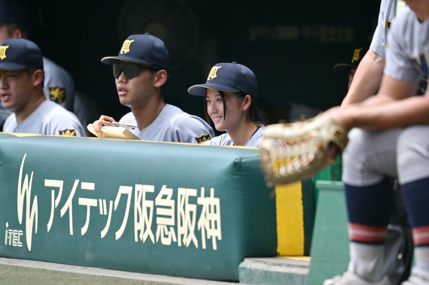 記録員としてベンチ入りするよつはさん ©Hideki Sugiyama