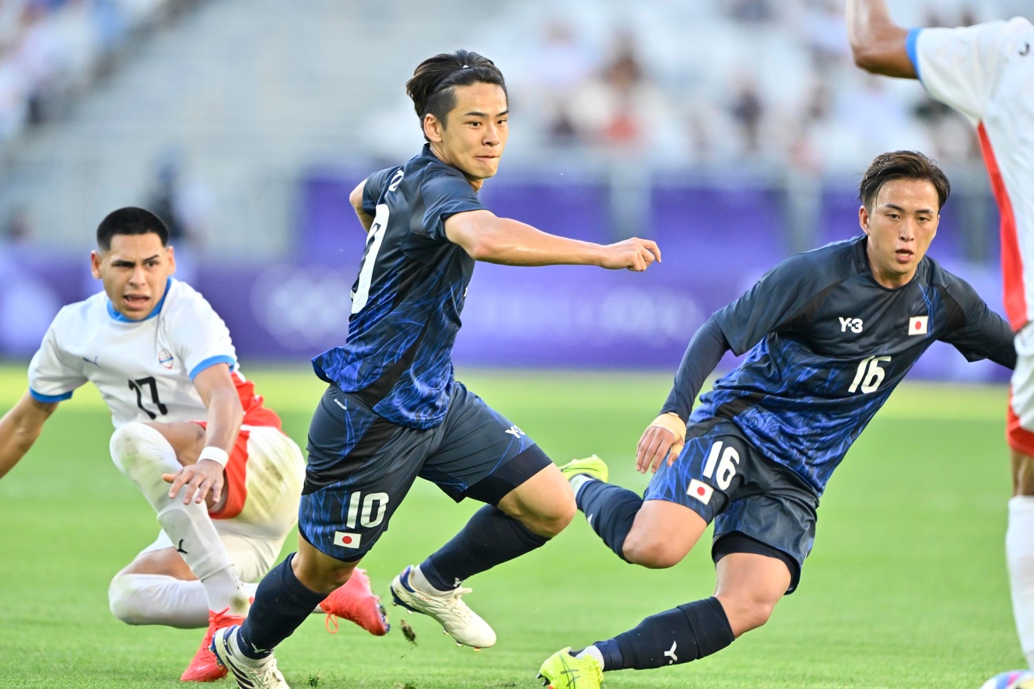 斉藤と大畑の左サイドの連係も上々だった　©Takuya Nakachi/JMPA