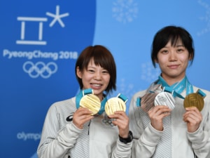 「寝坊して美帆に怒られた日も」スピードスケート“最強の姉妹”をつくった早朝4時半の新聞配達…高木菜那「お金はなかったけど」両親が課した本当の理由