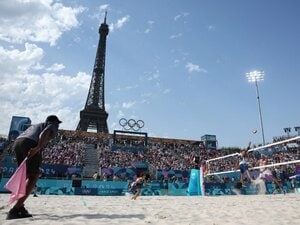 「ブラジル人にとってもこの暑さは異常よ」“気温36度”暑すぎパリ五輪の大問題…ビーチバレー会場で選手に直撃「東京とどちらが暑かった？」