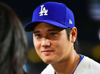 大谷翔平「焦る気持ちを我慢しながら」ドジャース初本塁打→仲良しテオが“ヒマワリの種攻撃”「1分1秒たりとも…」LAで愛され尊敬される日常＜Number Web＞ photograph by Sipa USA/JIJI PRESS