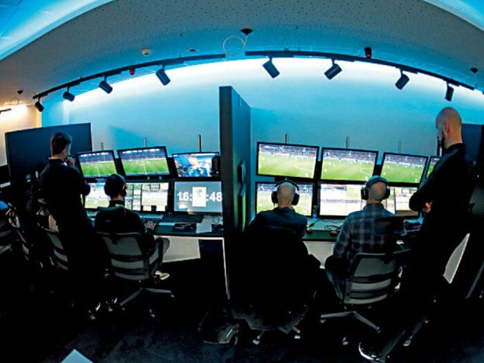 フランスサッカー界のVAR評。「この胡散臭い技術はどこからだ？」＜Number Web＞ photograph by L'Equipe