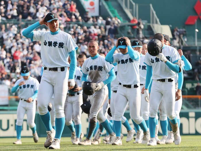 “194cm102kg”プロ注目二刀流・菰田陽生17歳がセンバツで手首骨折の山梨学院…じつは「チャンス」でもある？ 監督が語った「夏への課題」＜Number Web＞ photograph by JIJI PRESS