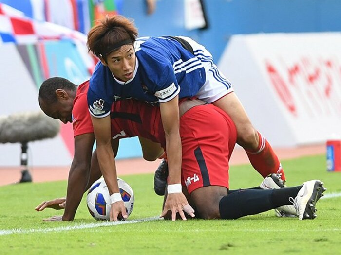 マリノス中盤で闘う“おーつゆーき”、チャラ男アタッカーが変身の理由。<Number Web> photograph by Getty Images