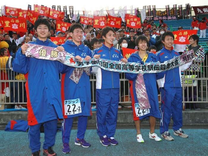 全国高校駅伝「前回準優勝」高校から選手の9割が集団転校の衝撃…残されたチームの再建はどうなる？ 過去のケースから見る「復活への道」＜Number Web＞ photograph by JIJI PRESS