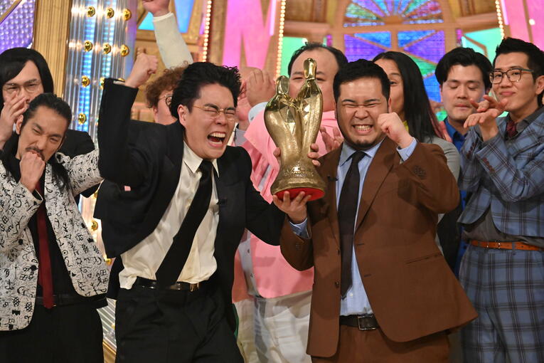 今大会の優勝直後。感情を爆発させる2人　©M-1グランプリ事務局