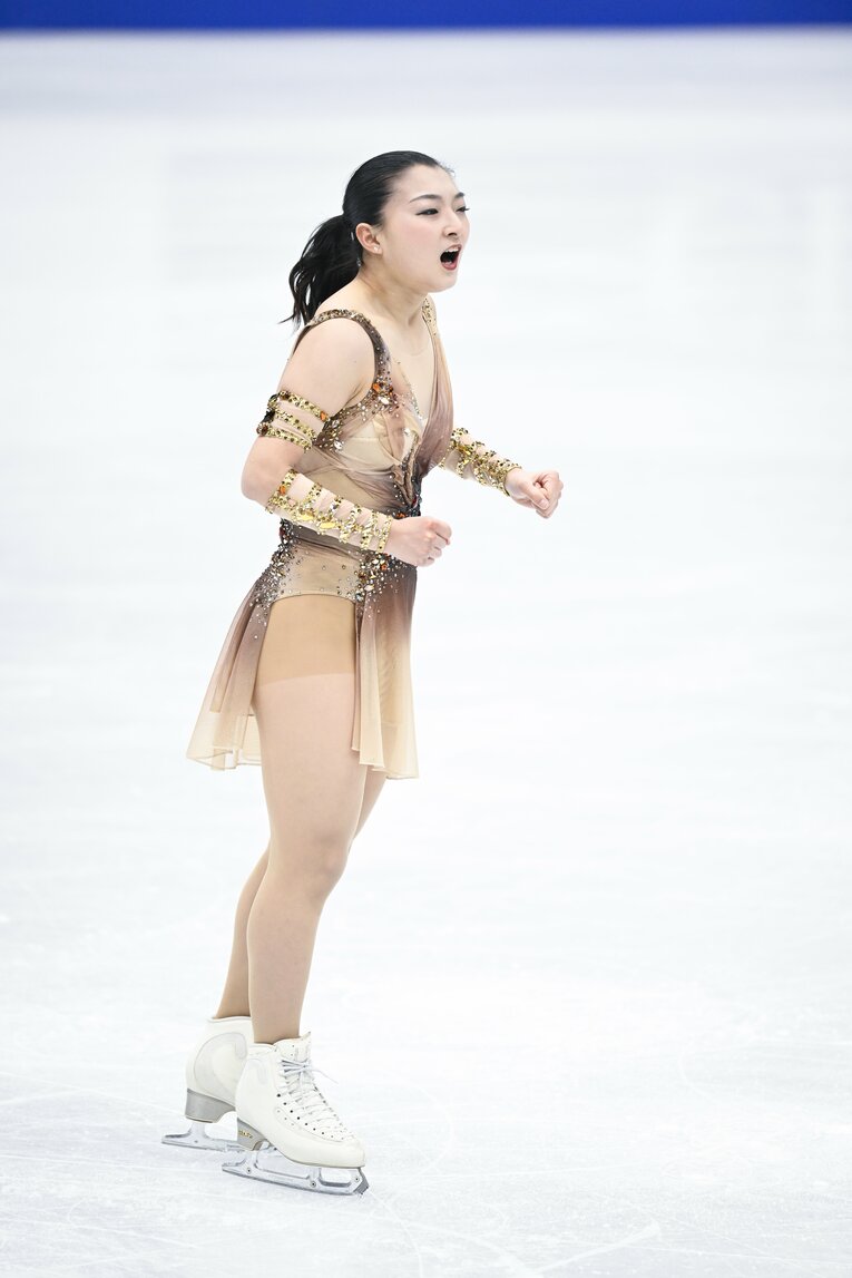 2022年、世界選手権のSP。演技後、喜びがはじけ、ガッツポーズを見せる　©Asami Enomoto