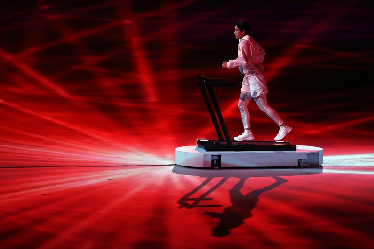 東京五輪の開会式では、ランニングマシンに乗って登場した　©Getty Images