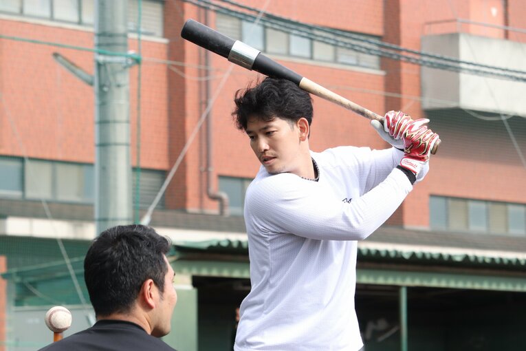 「ホームラン数1位に…！」栗原の自主トレの様子 ©JIJI PRESS