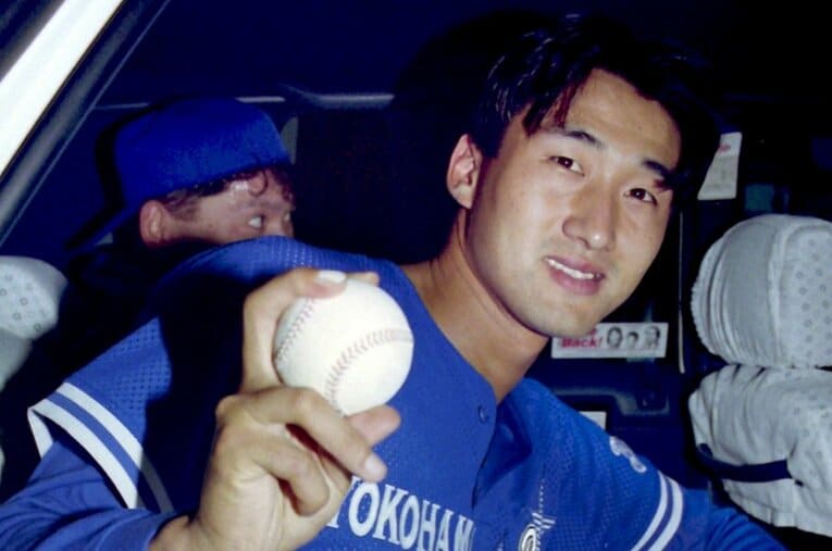 横浜時代の盛田幸妃。シュートを使った強烈な内角攻めで、落合博満をはじめ右打者に対して無類の強さを誇った ／ photograph by Sankei Shimbun