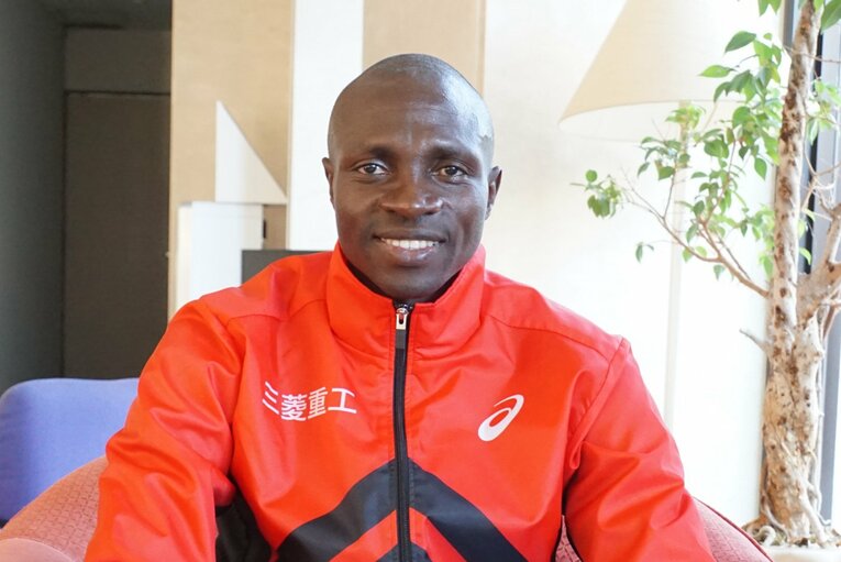 昨年、ケニア人女性と結婚したオムワンバ　©Number Web