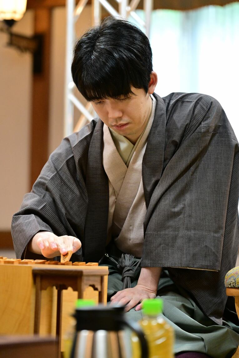 棋聖戦第1局の藤井　©日本将棋連盟