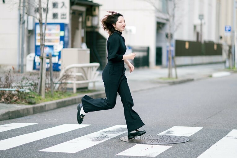 撮影中には現役時代さながらの走りを見せる場面も　©Miki Fukano