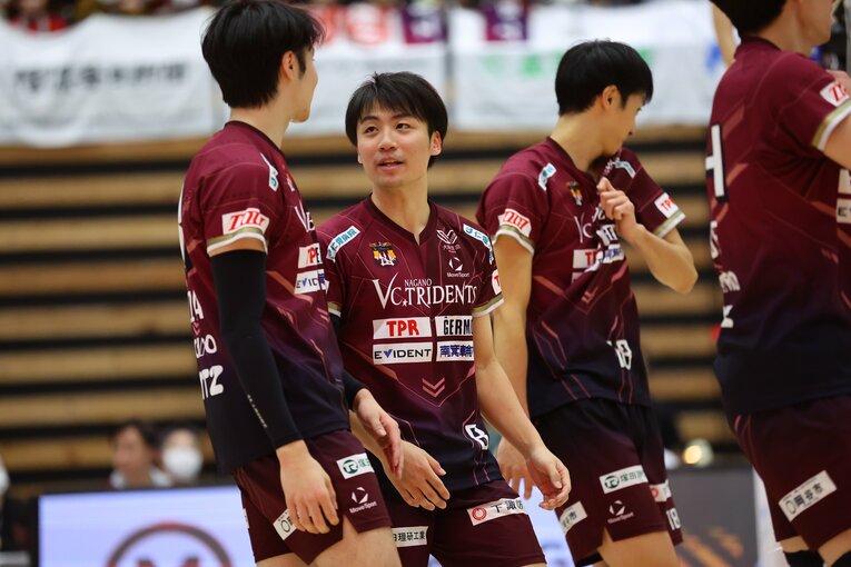 東山高校時代は高橋藍とともに全国優勝を経験した技巧派セッター。大怪我を克服し、コートで躍動する　©︎SV.LEAGUE