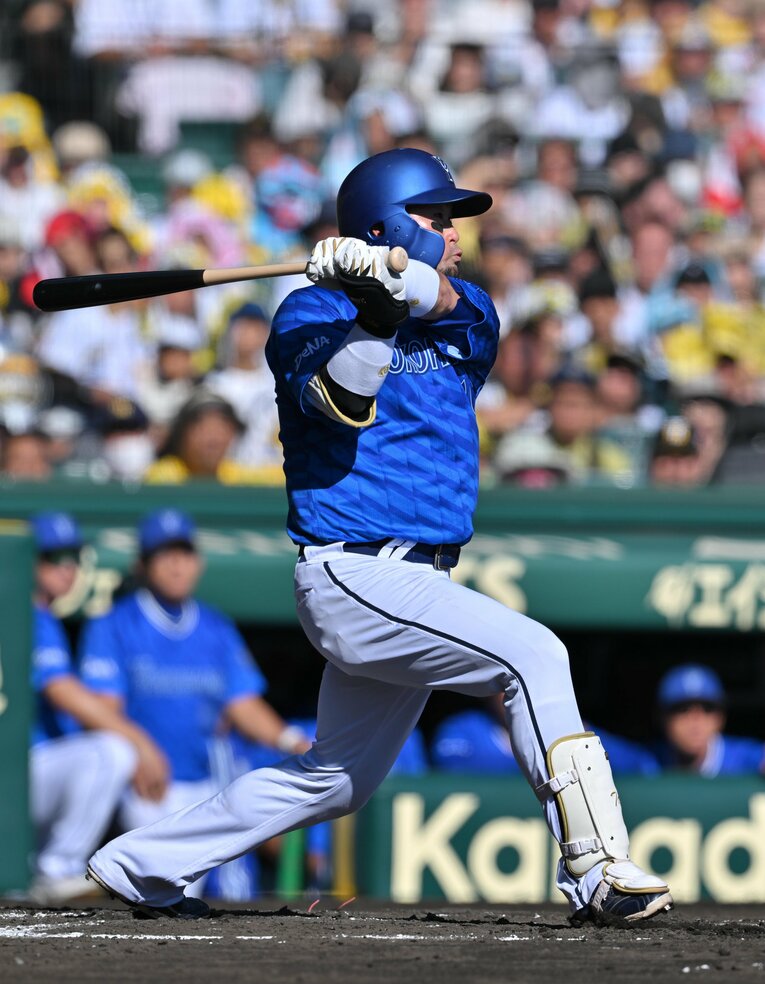 DeNA三浦大輔監督が絶賛したCSファーストステージ第2戦で戸柱恭孝が放った3点二塁打　©︎JIJI PRESS