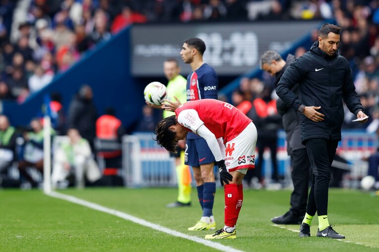 深く一礼をしていた　©Daisuke Nakashima