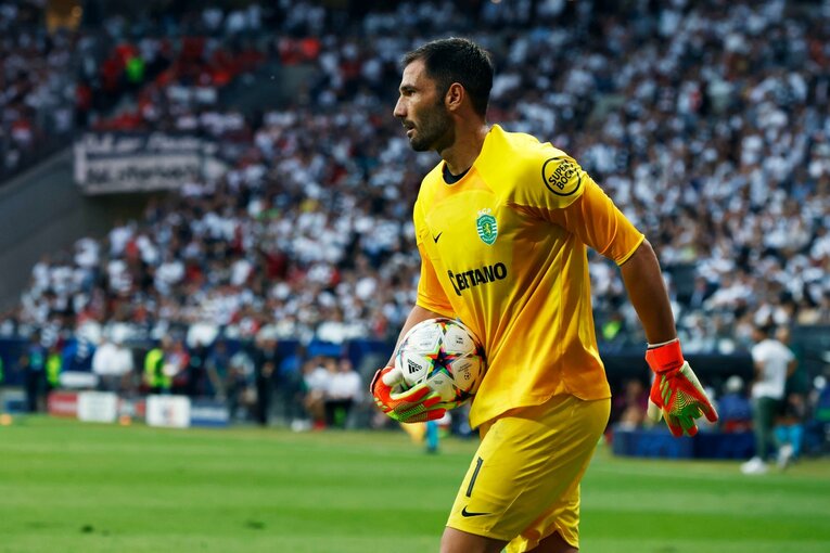 「“鎌田大地と守田英正が一緒に写った1枚”を狙いたいけど…」「長谷部誠はすでにコーチのように」CL日本人対決と“美しい夕焼け”撮影ウラ話(23)