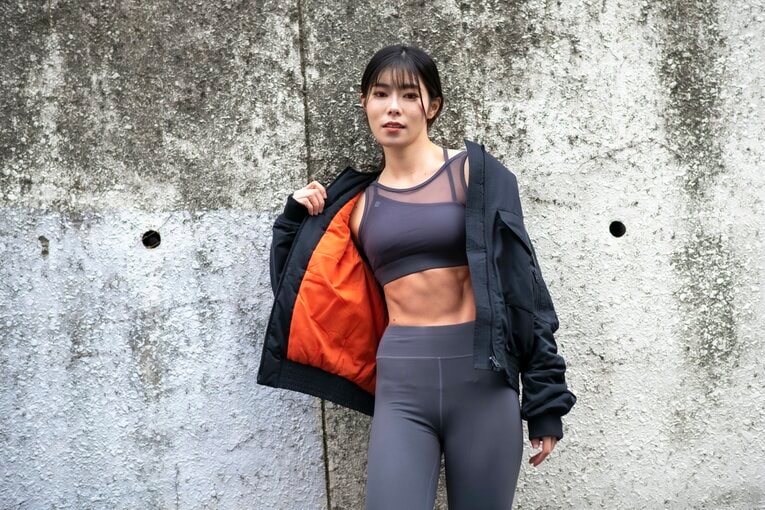 「ジョジョ立ち写真」に19万いいね…とももともも25歳に聞く撮影のウラ側「コスプレにも肉体美が求められている」《特別グラビア》(36)