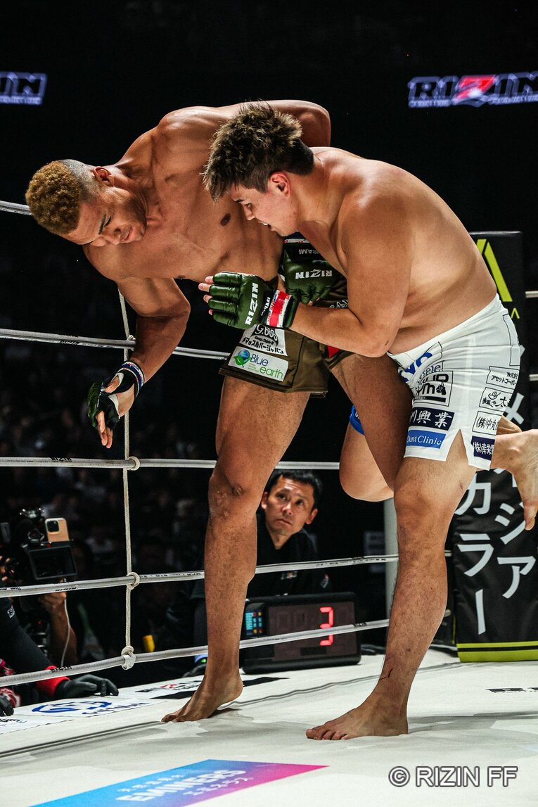 『RIZIN.54』エドポロキングvs.上田幹雄　©RIZIN FF