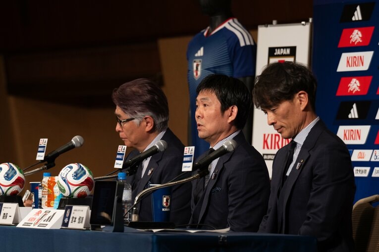 会見での森保監督。涙を浮かべる場面も…　©Tadashi Hosoda