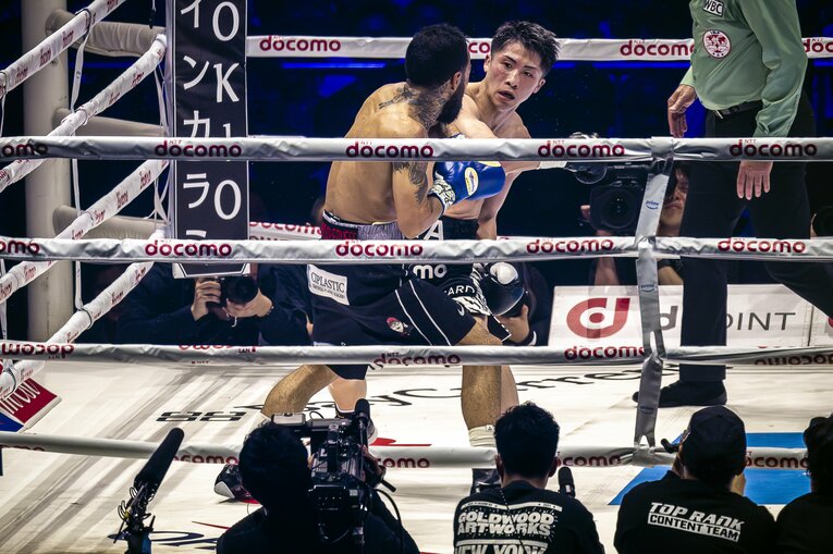 6回に井上尚弥がネリから3度目のダウンを奪いTKO勝利した瞬間（全3枚中の1枚目）©︎Takuya Sugiyama