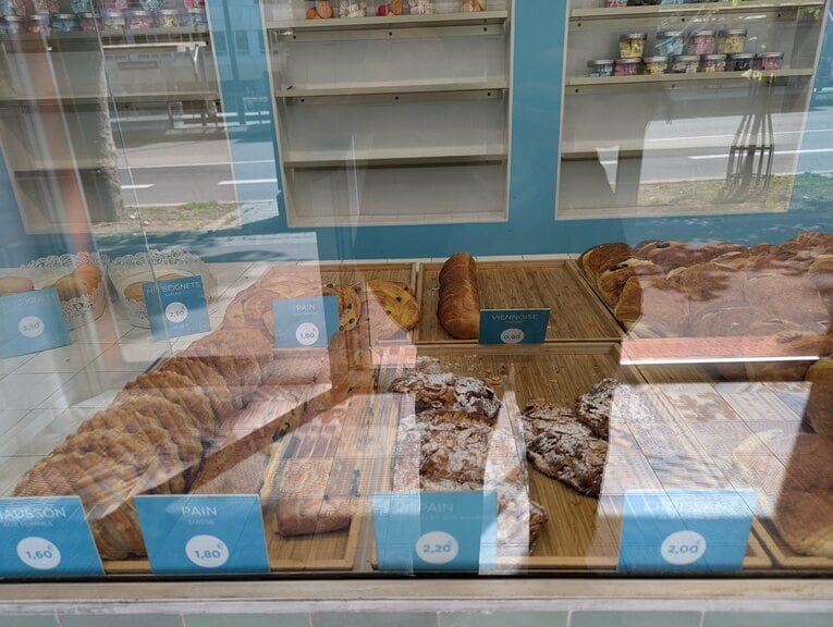 クロワッサンなどシンプルなパン類の価格は1～2ユーロ前後　©Yu Saito