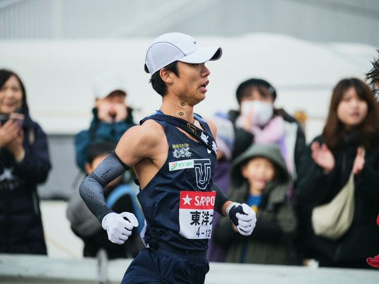 【2025箱根駅伝】東洋大の8区で区間2位と好走をみせた網本佳悟（3年）　©Yuki Suenaga