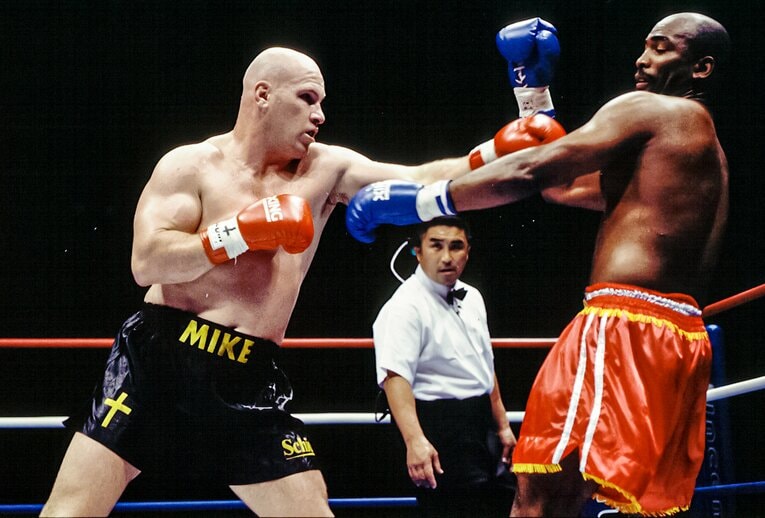 1998年9月、グランプリ開幕戦で元UFC王者のモーリス・スミスに判定勝ち　©Susumu Nagao