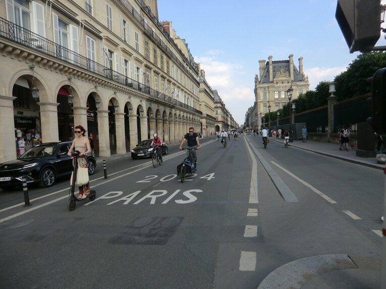リヴォリ通りにはオリ・パラ専用レーンが　©Yuji Hirooka