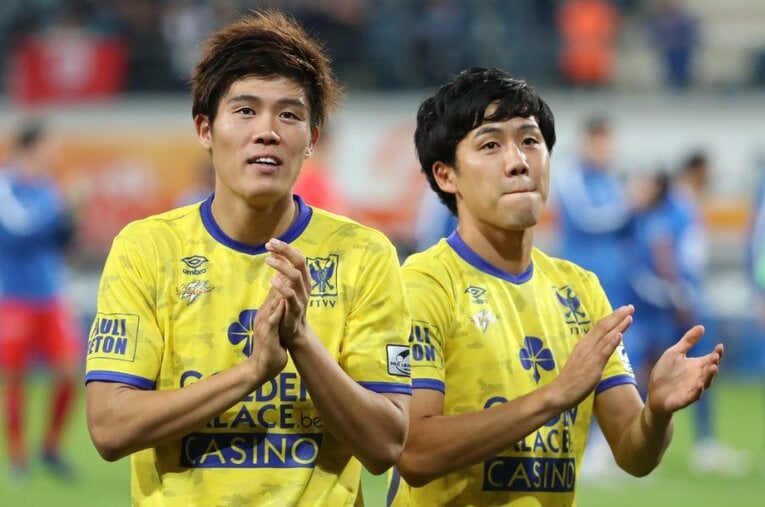 2018年、シント・トロイデンVVでチームメイトだった冨安健洋と遠藤航。両者とも同クラブをステップに、ビッグクラブへの移籍を果たした ／ photograph by Getty Images