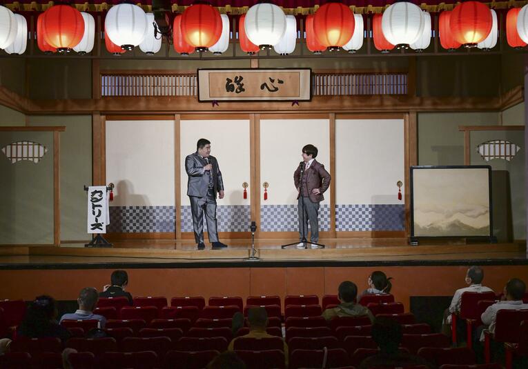 5月1〜11日まで休業要請を受け入れた浅草演芸ホール。客席間はこんなに離れていたのだが……