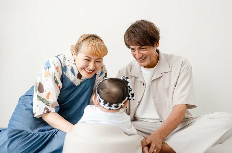 昨年2月に第一子を出産した丸山桂里奈。夫・本並健治と子育てを楽しんでいる　写真／みてね