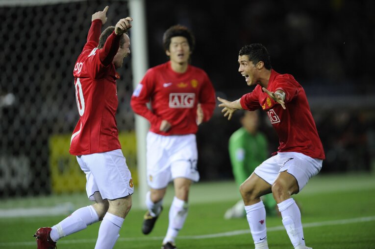 2008FIFAクラブワールドカップ決勝でゴールを決めて喜ぶルーニーとロナウド　©︎Takuya Sugiyama