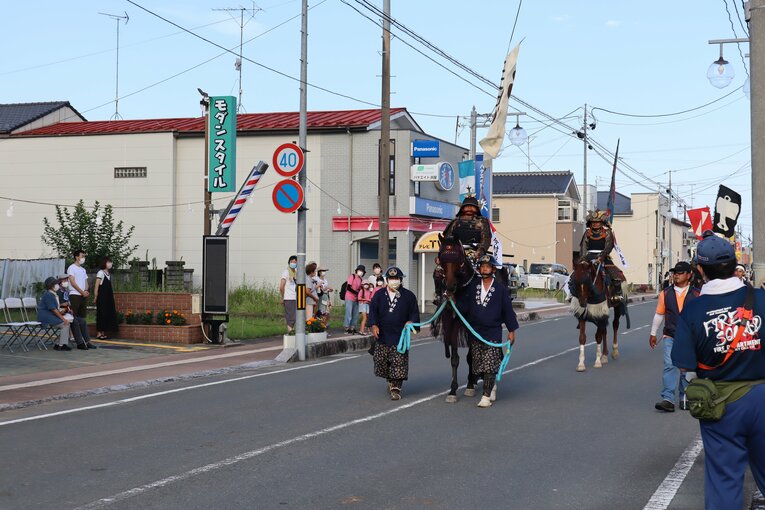 ワイプティアーズ（前から2頭目）
