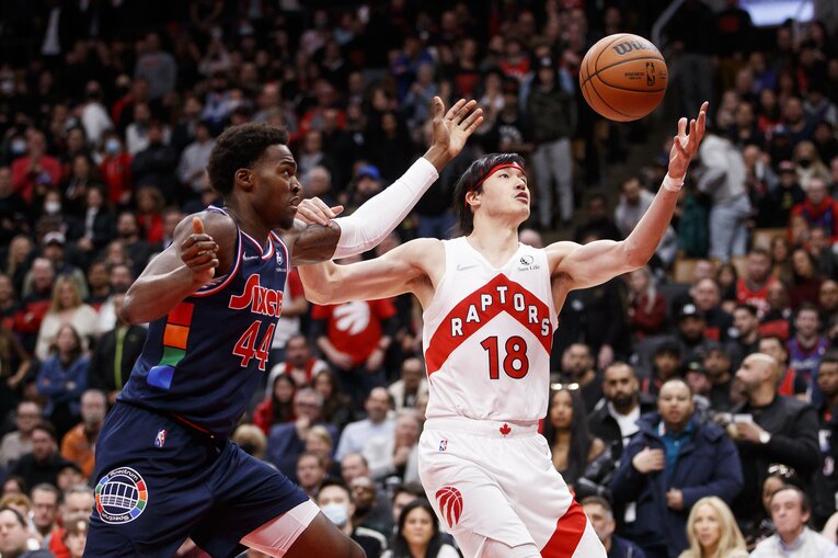 初めてプレイオフのコートに立った渡邊雄太　©︎Getty Images