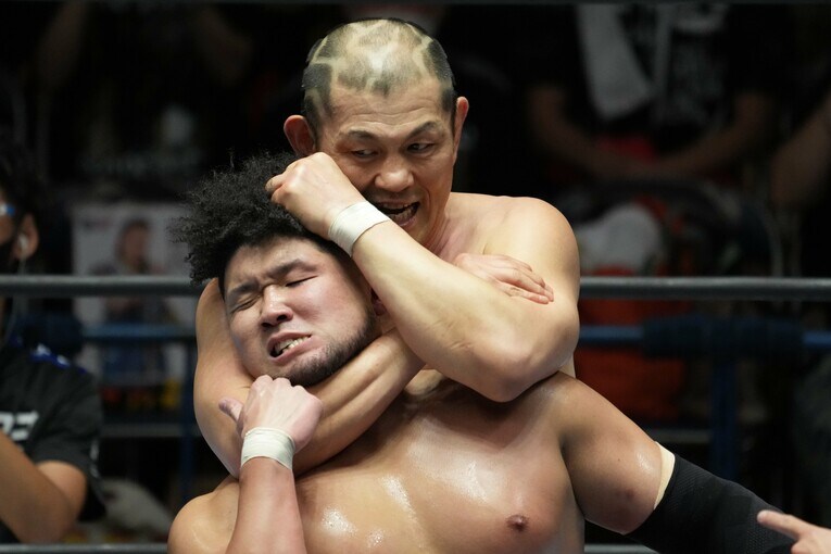 「タナより泣いちゃったと思います」とファンも万感…鈴木みのるが歓喜し、棚橋弘至が涙した“新日本プロレスに声援が戻った日”(12)