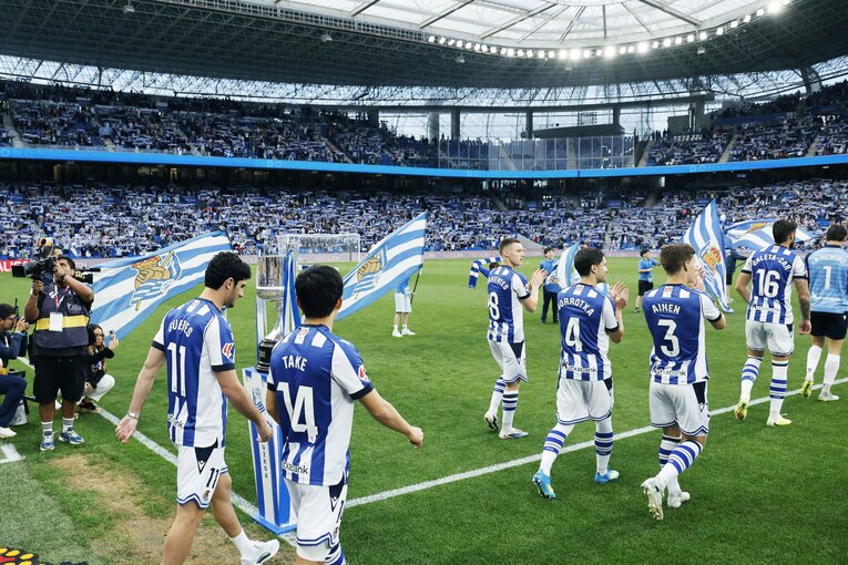 「珍しい…」久保建英がイラ立ったのは“反則覚悟の包囲網”ではなく…初タイトルから4日後「失望のMOM」“タケの自負”をカメラマンは感じた(2)