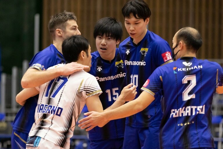 東京五輪代表にも選出された早大・大塚達宣（15番）は早速、コート内で存在感を発揮している　©︎Panasonic PANTHERS