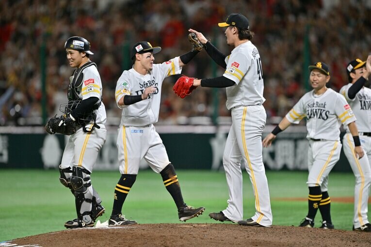 ［第6戦］勝利を喜びあう。杉山の背が高い　©Hideki Sugiyama