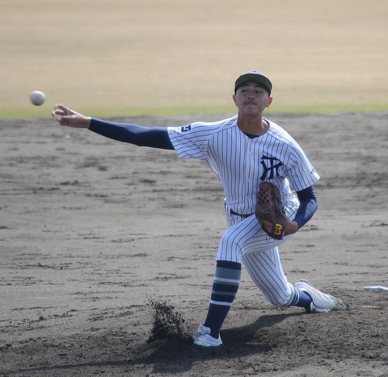 ドラフト目玉ベスト3 投手編【2】常葉大菊川高・安西叶翔投手（186cm88kg・右投右打）　©AFLO