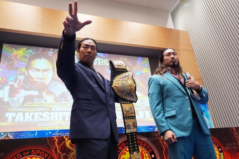 ポーズを作る竹下幸之助と辻陽太　©Essei Hara