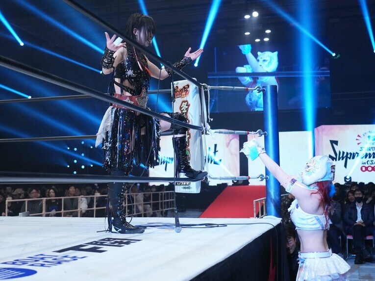 スターライト・キッドに応える上谷沙弥　©Essei Hara